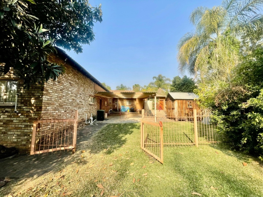 4 Bedroom Property for Sale in Safari Gardens North West